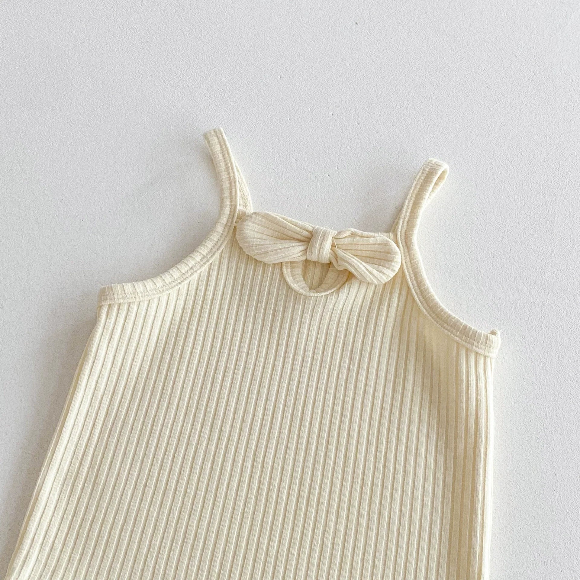 Summer Arrival Baby Girls Solid Color Butterfly-bow Decorated Strap Onesies-2